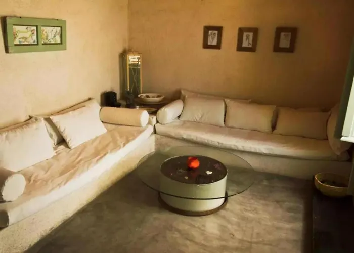 Apartment Hanging At The Top Of The World *