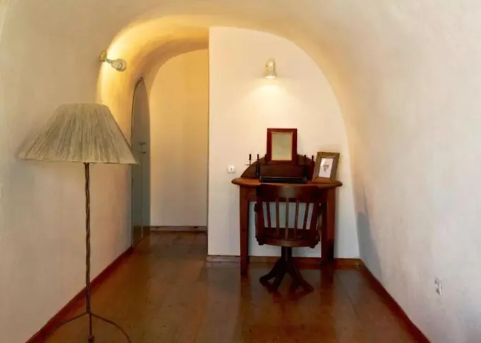 Apartment Hanging At The Top Of The World Ia