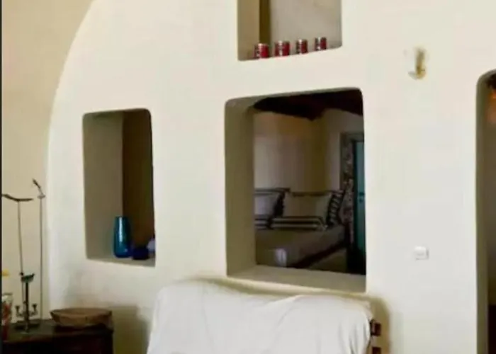 Apartment Hanging At The Top Of The World *