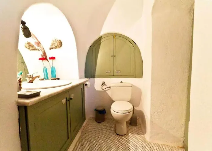 Apartment Hanging At The Top Of The World *