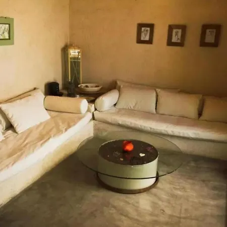 Apartment Hanging At The Top Of The World *