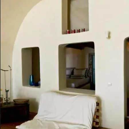 Apartment Hanging At The Top Of The World *