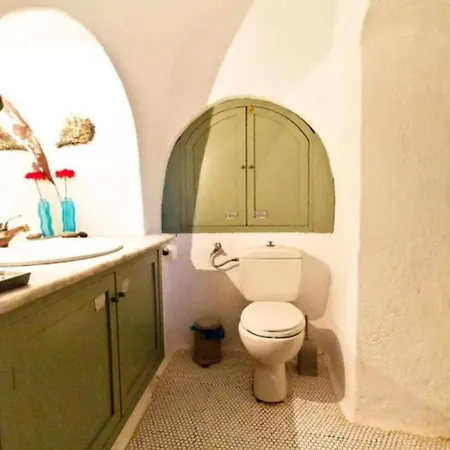 Apartment Hanging At The Top Of The World *